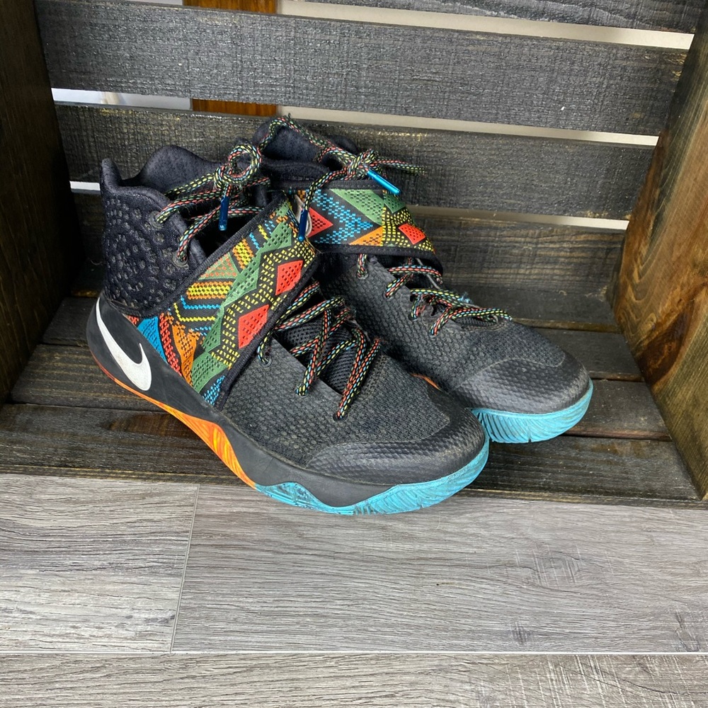 Kyrie 2 Men’s shoes BHM Size 8